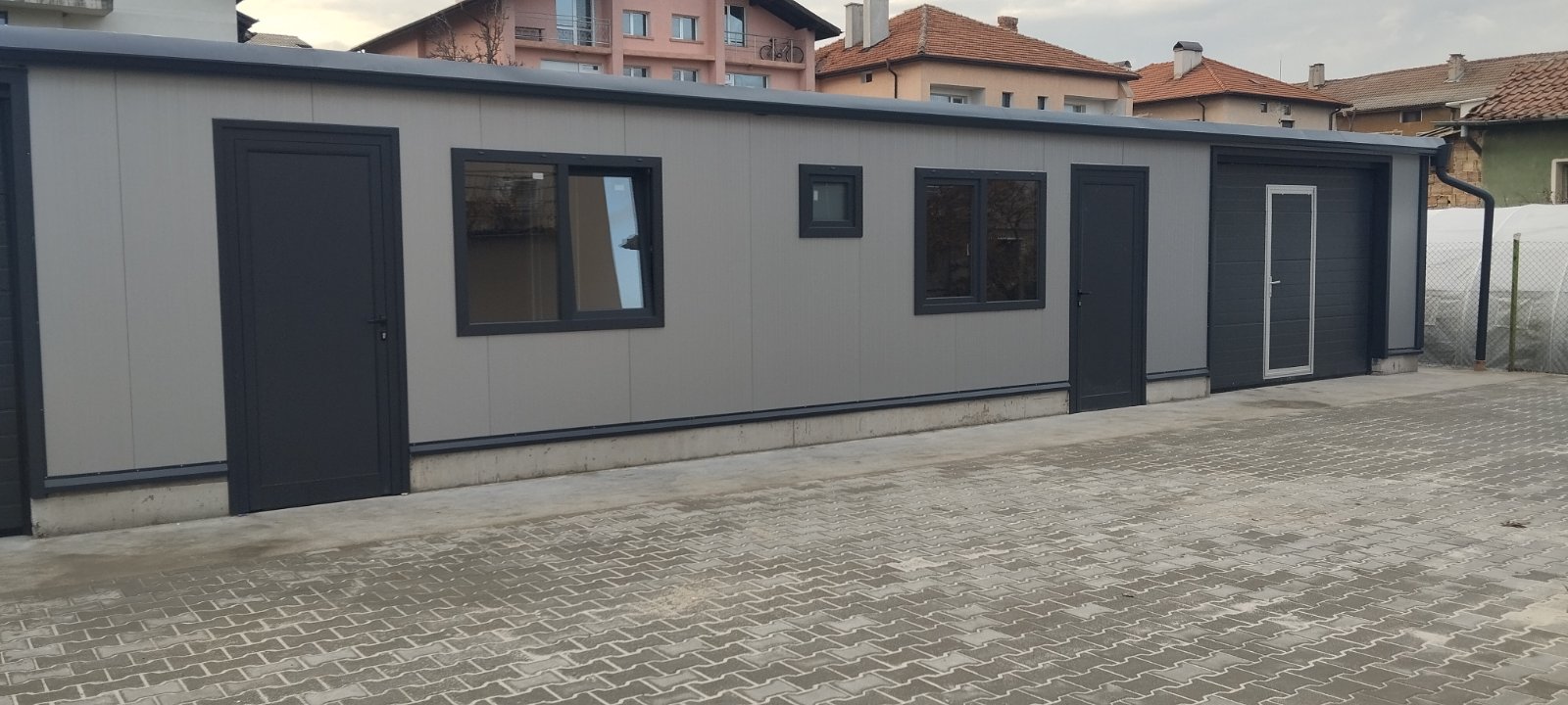 Гараж и складови помещения - Божурище